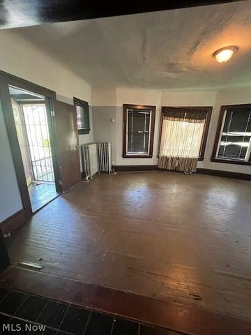 10842 Grantwood Avenue, Cleveland, OH 44108