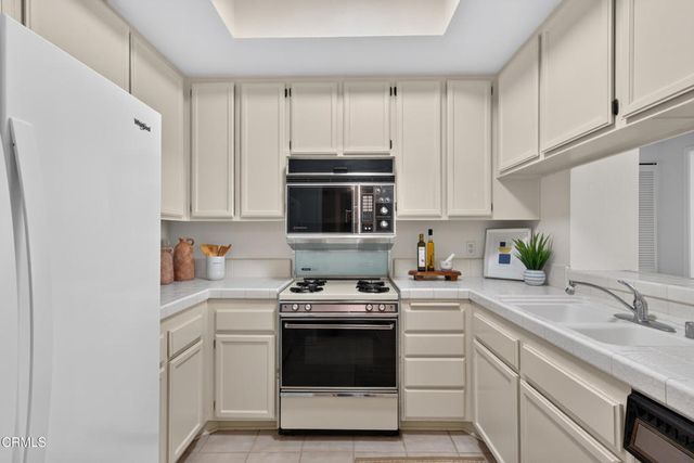 245 S Holliston Avenue 309, Pasadena, CA 91106