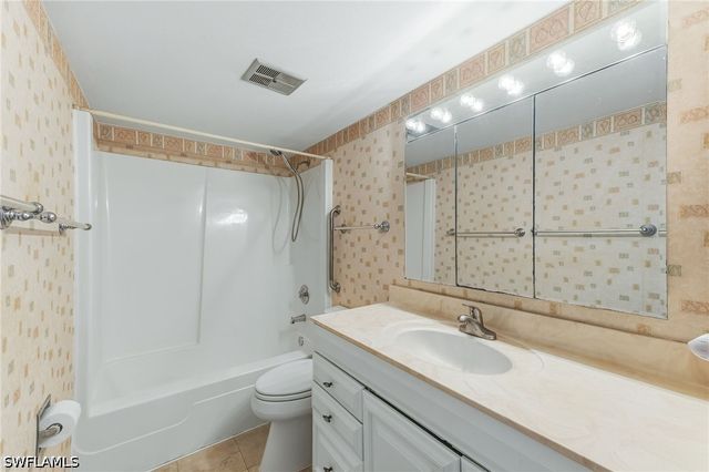 1549 Sandpiper ST 82, Naples, FL 34102