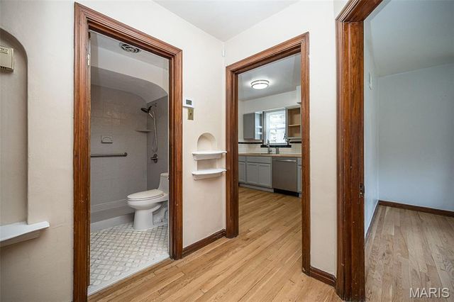 2737 Granda Drive, St Louis, MO 63125