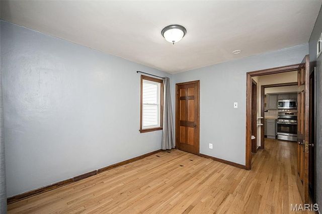 2737 Granda Drive, St Louis, MO 63125