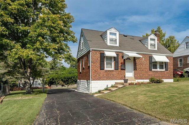 2737 Granda Drive, St Louis, MO 63125