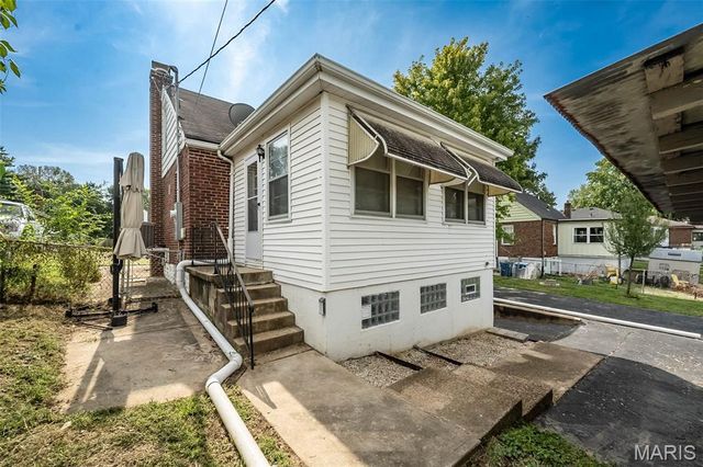 2737 Granda Drive, St Louis, MO 63125