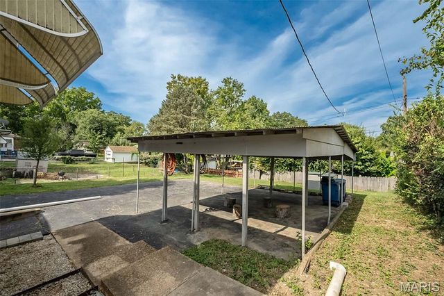 2737 Granda Drive, St Louis, MO 63125