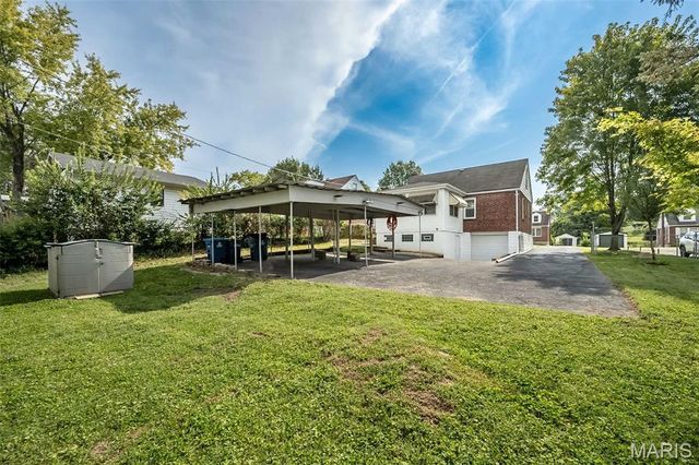2737 Granda Drive, St Louis, MO 63125