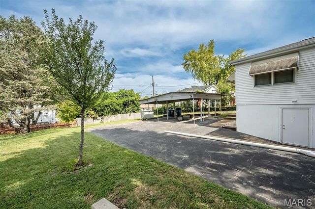 2737 Granda Drive, St Louis, MO 63125