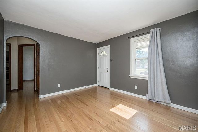 2737 Granda Drive, St Louis, MO 63125