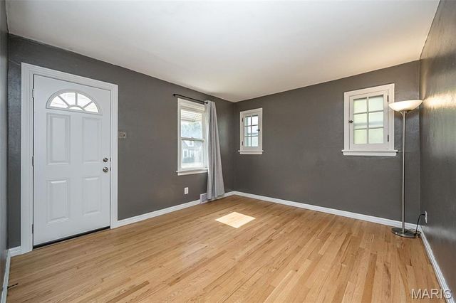 2737 Granda Drive, St Louis, MO 63125