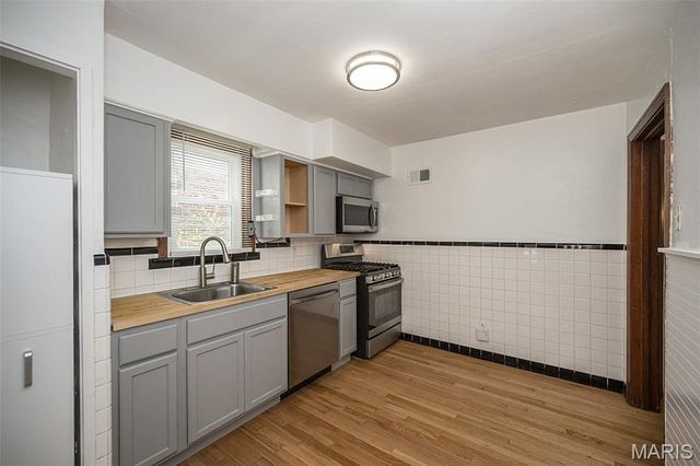 2737 Granda Drive, St Louis, MO 63125