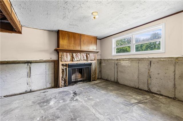 409 W South Street, Spring Hill, KS 66083