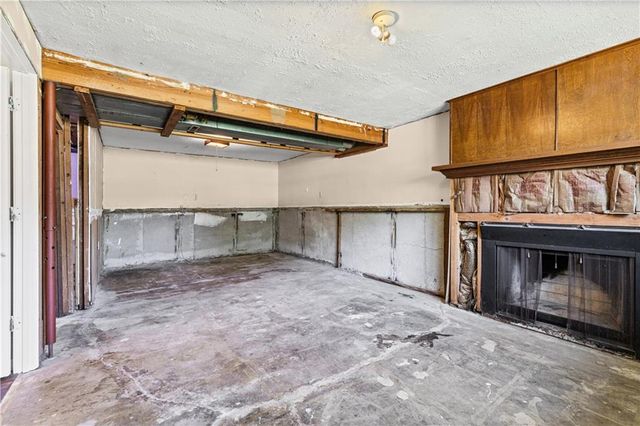 409 W South Street, Spring Hill, KS 66083