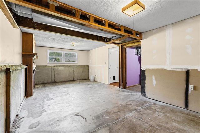 409 W South Street, Spring Hill, KS 66083