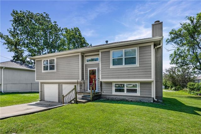 409 W South Street, Spring Hill, KS 66083