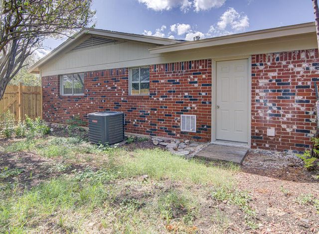 5006 Brighton RD A, Austin, TX 78745