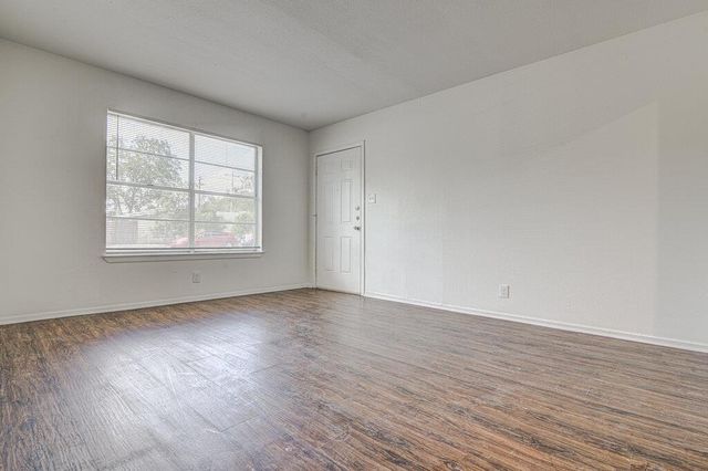 5006 Brighton RD A, Austin, TX 78745