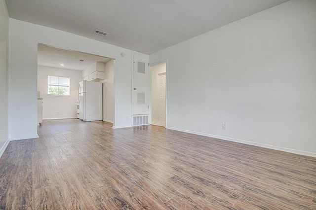 5006 Brighton RD A, Austin, TX 78745