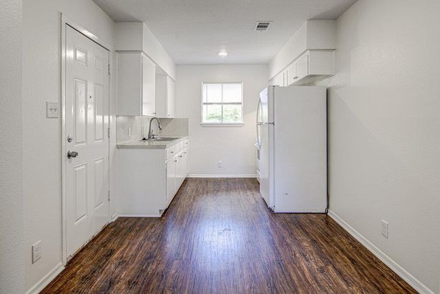 5006 Brighton RD A, Austin, TX 78745