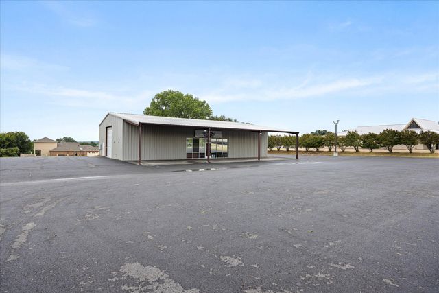 1817 S Morgan Street, Granbury, TX 76048