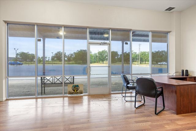 1817 S Morgan Street, Granbury, TX 76048