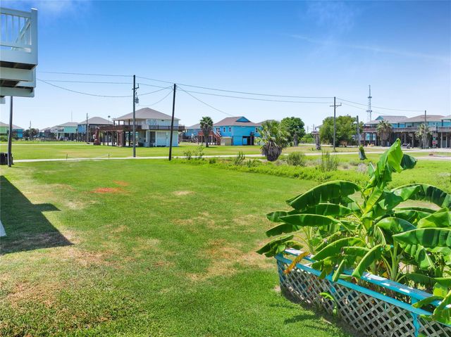 974 Pelican Lane, Crystal Beach, TX 77650