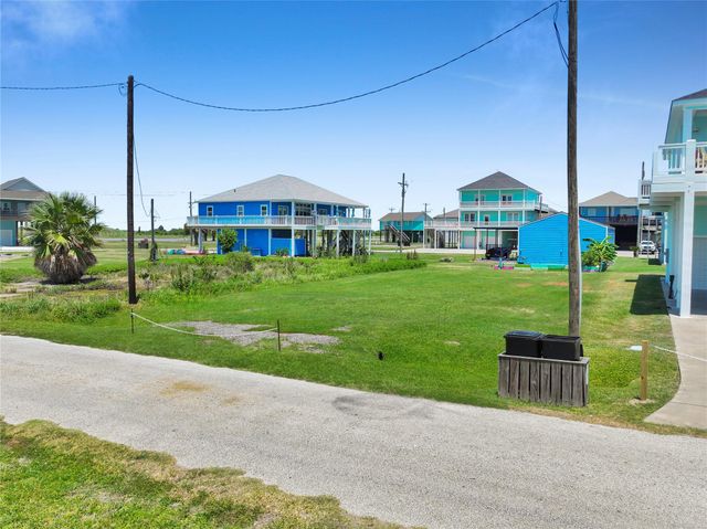 974 Pelican Lane, Crystal Beach, TX 77650
