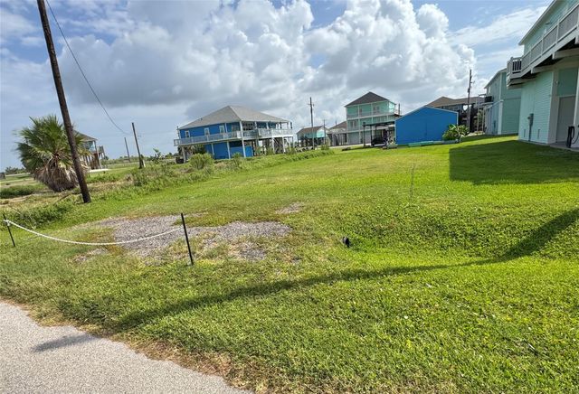 974 Pelican Lane, Crystal Beach, TX 77650