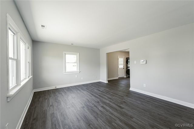 111 N Mapleleaf Ave, Highland Springs, VA 23075