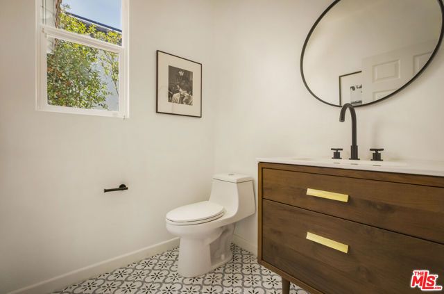 675 Shafter Way, Los Angeles, CA 90042