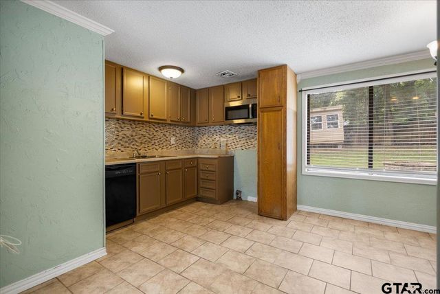 2319 Danica Dr, Tyler, TX 75701