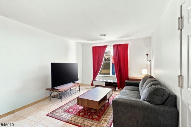 272 Walnut St 5D, Newark City, NJ 07105