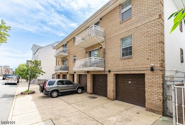 272 Walnut St 5D, Newark City, NJ 07105
