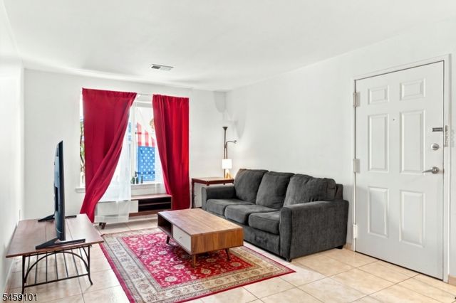 272 Walnut St 5D, Newark City, NJ 07105