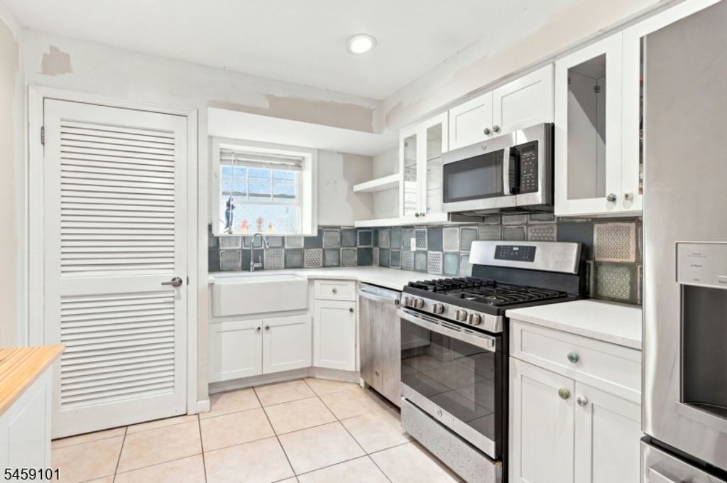 272 Walnut St 5D, Newark City, NJ 07105 — photo 5