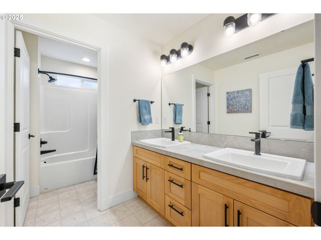 12518 Ne 102ND Way, Vancouver, WA 98682