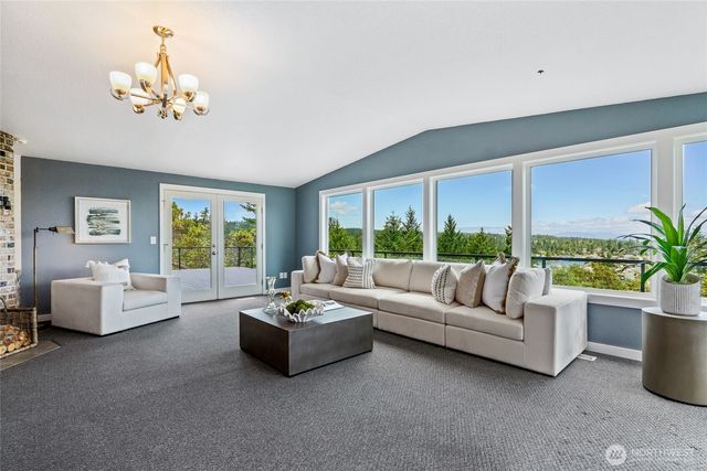 573 Klamath Drive, La Conner, WA 98257