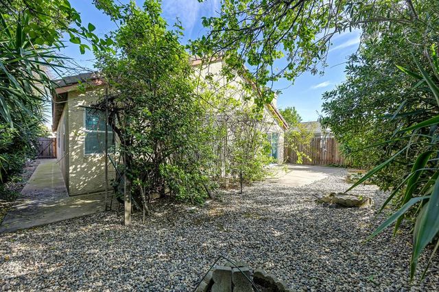 8654 Black Kite Dr, Elk Grove, CA 95624