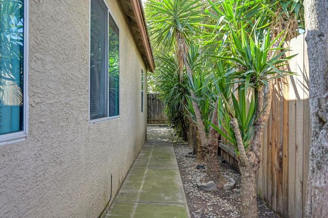 8654 Black Kite Dr, Elk Grove, CA 95624