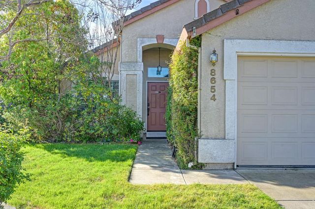 8654 Black Kite Dr, Elk Grove, CA 95624