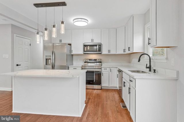 5904 JUSTINA DR, Lanham, MD 20706