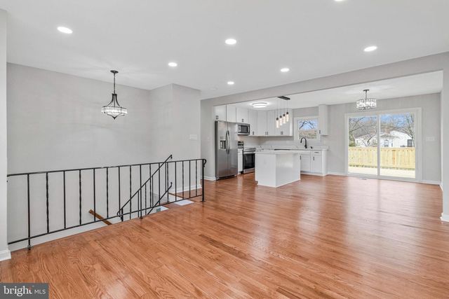 5904 JUSTINA DR, Lanham, MD 20706