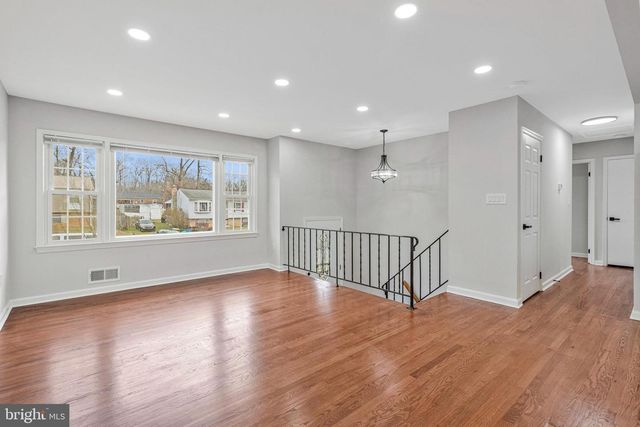 5904 JUSTINA DR, Lanham, MD 20706