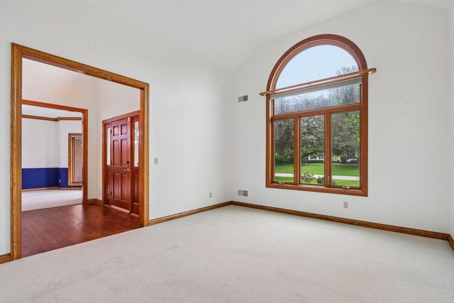 3590 Nassau DRIVE, Brookfield, WI 53045