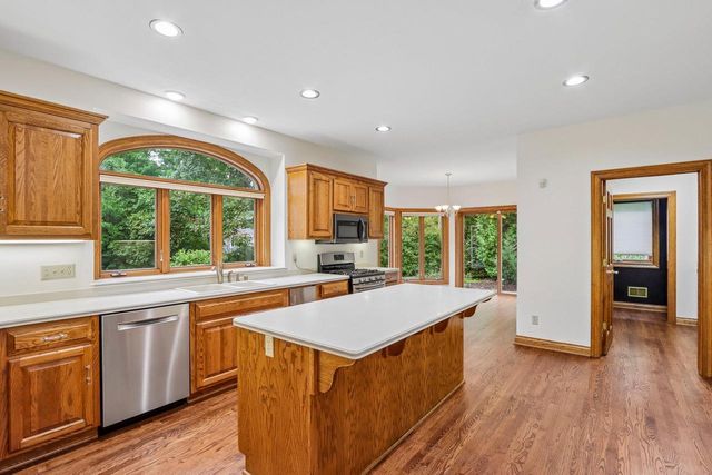 3590 Nassau DRIVE, Brookfield, WI 53045