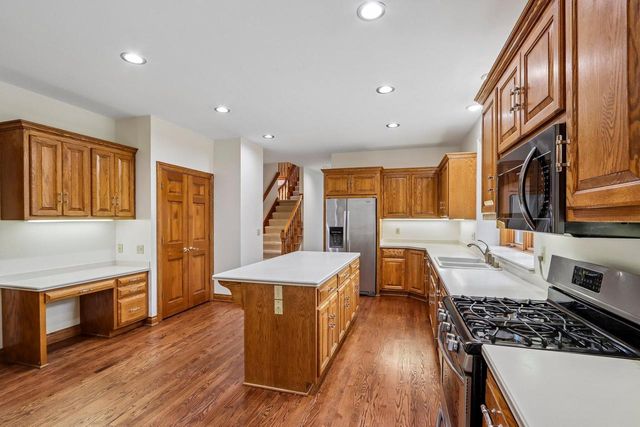 3590 Nassau DRIVE, Brookfield, WI 53045