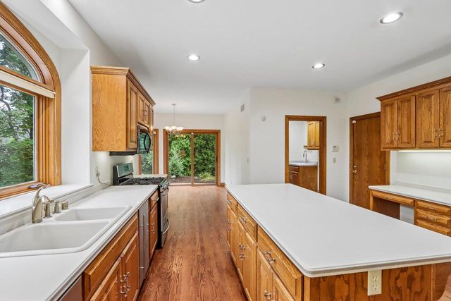 3590 Nassau DRIVE, Brookfield, WI 53045