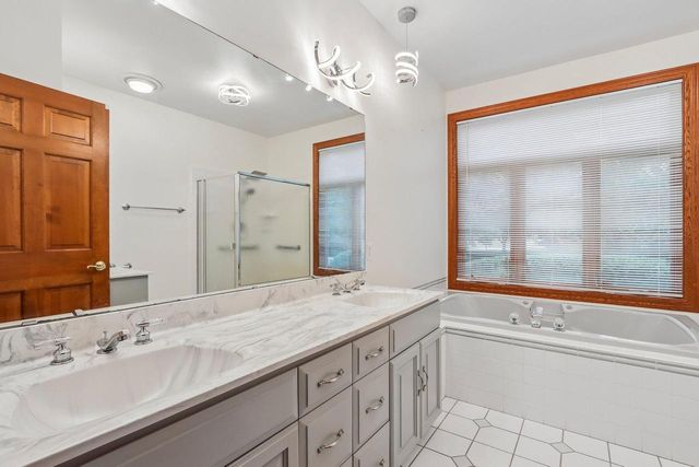3590 Nassau DRIVE, Brookfield, WI 53045