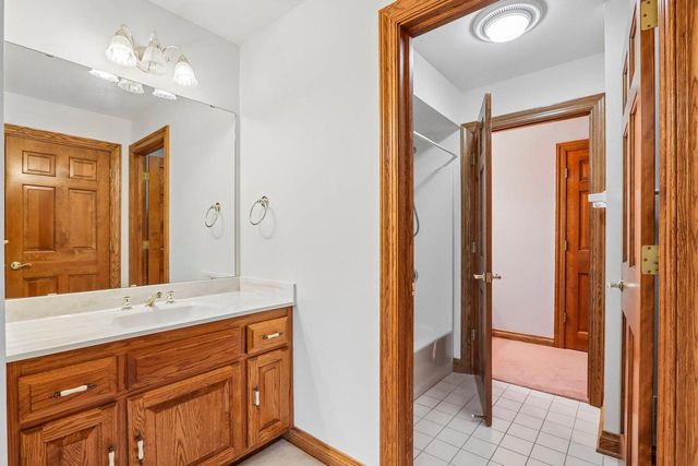 3590 Nassau DRIVE, Brookfield, WI 53045