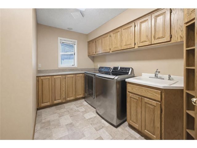 8992 Hidden Meadow Road, Woodbury, MN 55125