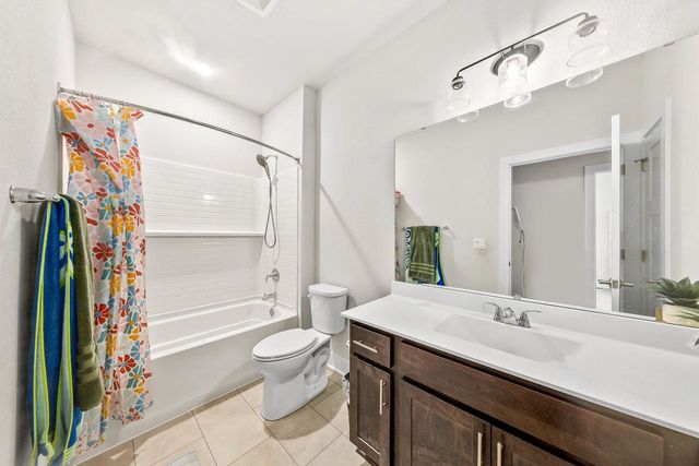 W218N16074 Tiger Lily DRIVE, Jackson, WI 53037