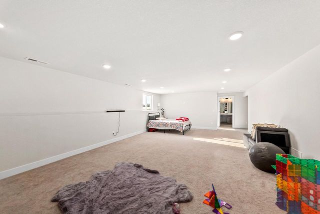 W218N16074 Tiger Lily DRIVE, Jackson, WI 53037